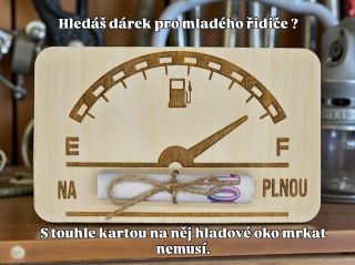 Hladové oko, noční můra všech mladých řidičů. Dopřej mu plnou s naší dárkovou kartou. Kolik 💶 daruješ už je na tobě....